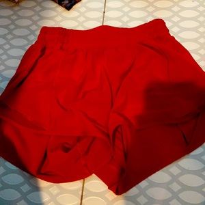 lululemon red shorts size 2 hotty hot 2.5 inch